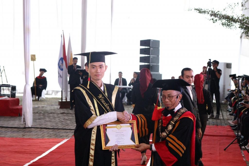 Wisudawan terbaik